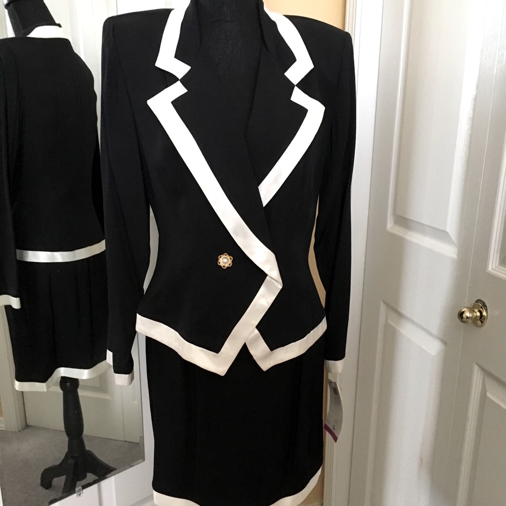 Beautiful 2 pc Jacket/Skirt Set